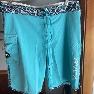 Men’s RVCA board short